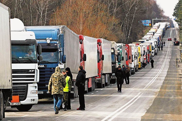Минтранс с 1 июля разрешит транзит санкционных грузов